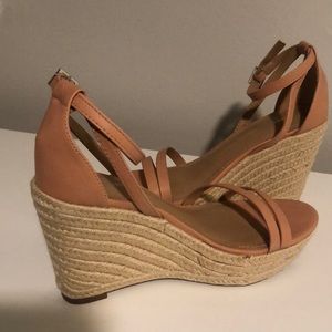 Cute pink Wedges size 9